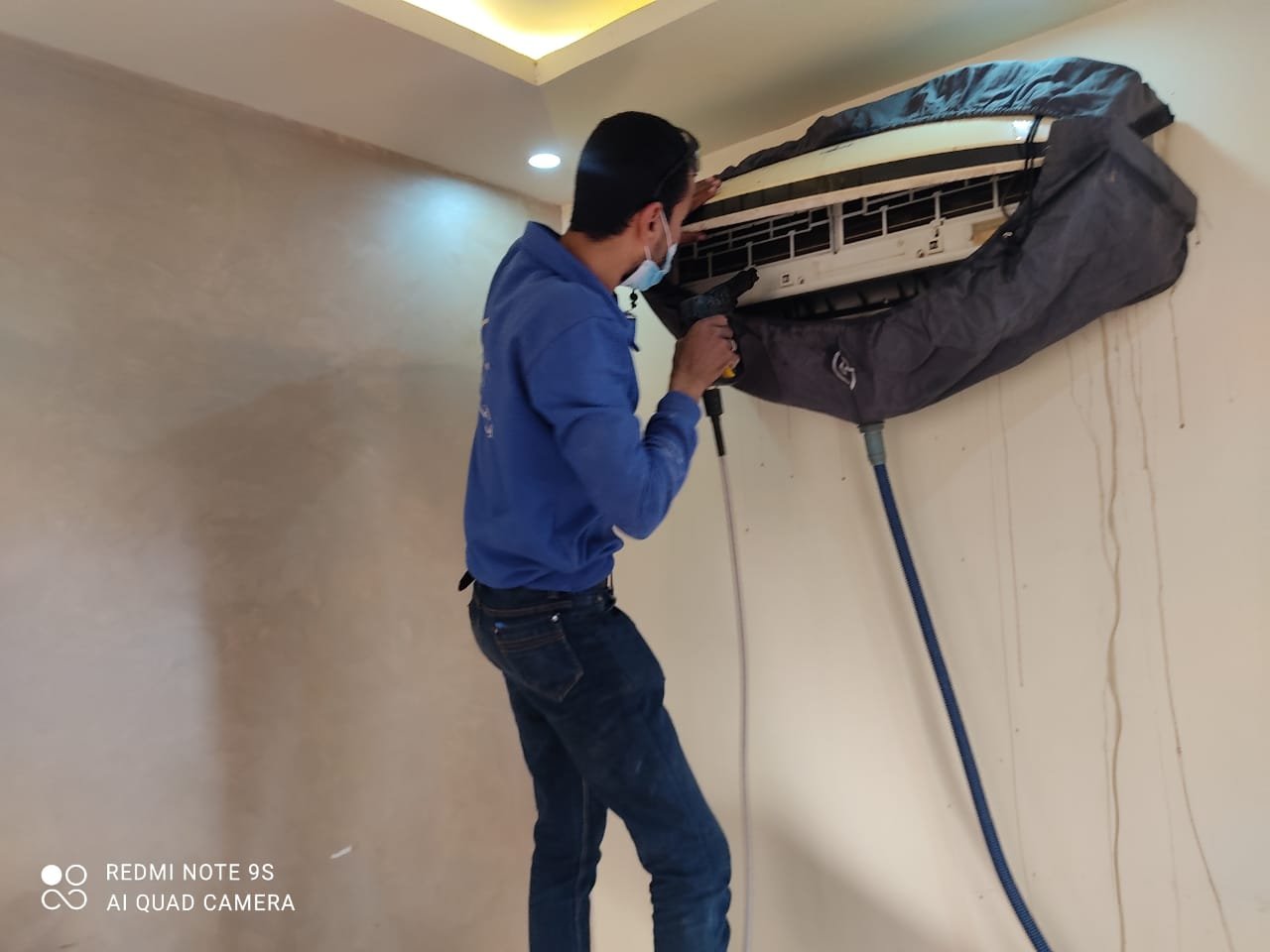 غسيل وتطهير فلاتر وشرائح المكيف الداخلية